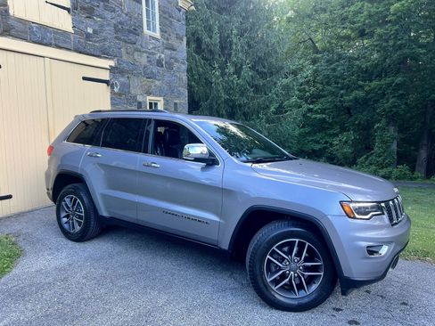 Used 2019 Jeep Grand Cherokee Limited w/ Luxury Group II AWD/4WD image 32