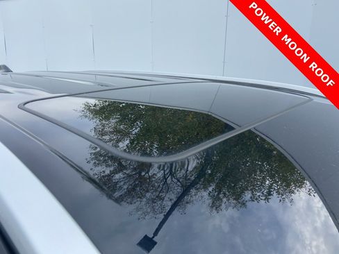 Used 2022 Toyota Highlander XLE image 4