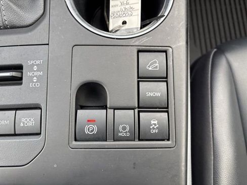 Certified 2023 Toyota Highlander XLE image 40