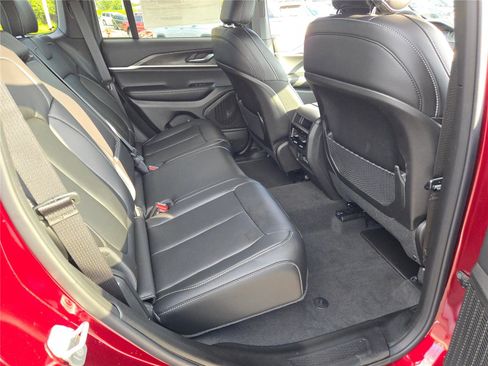 New 2025 Jeep Grand Cherokee Limited image 11