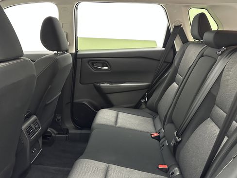 Used 2025 Nissan Rogue SV image 28