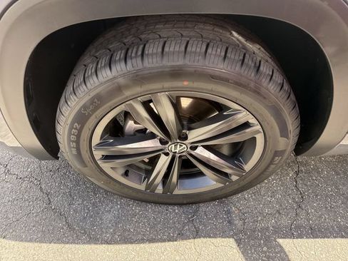 Used 2021 Volkswagen Atlas Cross Sport SE AWD/4WD image 10