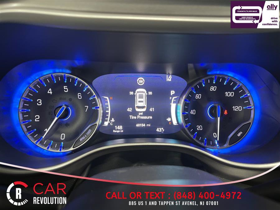 Used 2023 Chrysler Pacifica Touring-L FWD image 32