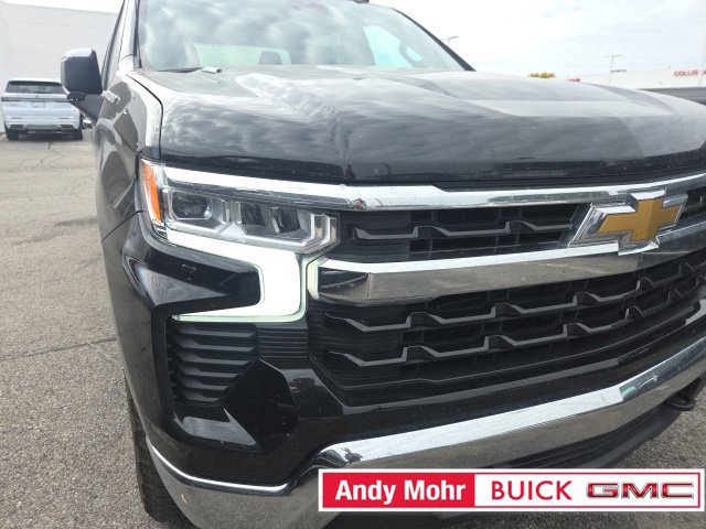 Used 2025 Chevrolet Silverado 1500 LT AWD/4WD image 2