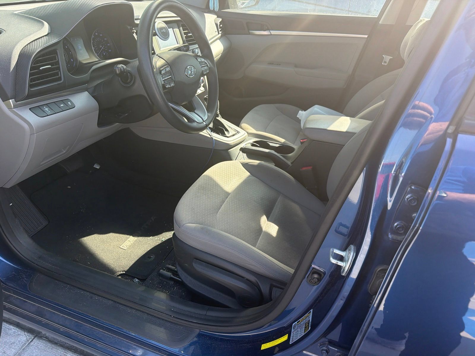 Used 2020 Hyundai Elantra SE w/ Cargo Package (C1) FWD image 11