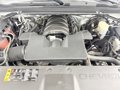 Used 2018 Chevrolet Suburban LT image 30