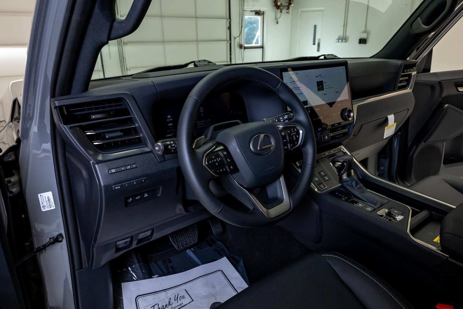 Used 2026 Lexus GX 550 w/ Accessory Package (2T) AWD/4WD image 14