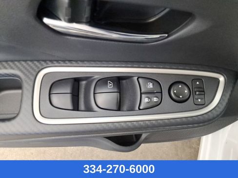 New 2025 Nissan Versa SR w/ Trunk Package image 18