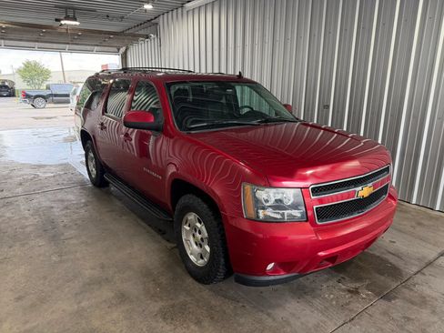 Used 2014 Chevrolet Suburban LT w/ Luxury Package RWD image 4