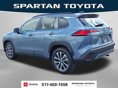 Used 2025 Toyota Corolla Cross XLE AWD/4WD image 10
