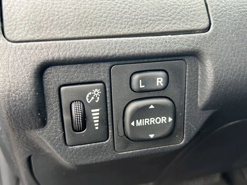 Used 2007 Toyota Yaris S image 17