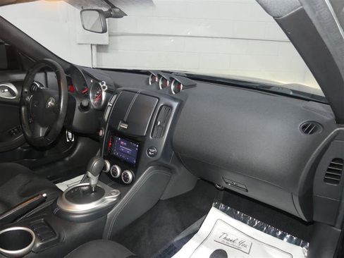 Used 2017 Nissan 370Z Coupe image 22