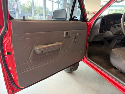 Used 1993 Toyota Pickup Deluxe AWD/4WD image 15