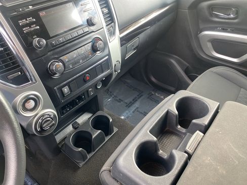 Used 2018 Nissan Titan SV image 21