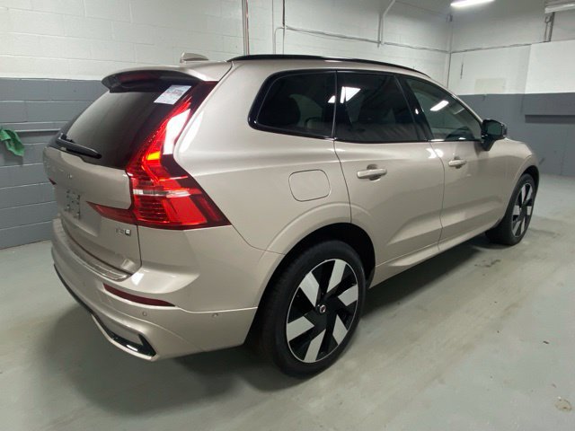 Used 2025 Volvo XC60 T8 Plus w/ Protection Package Premier AWD/4WD image 3