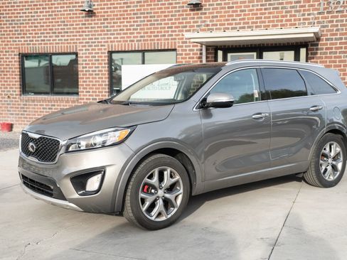 Used 2017 Kia Sorento SX FWD image 1