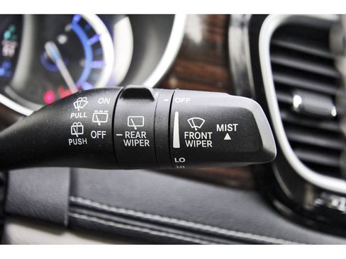 Used 2021 Chrysler Pacifica Limited w/ Uconnect Theater Family Group image 23