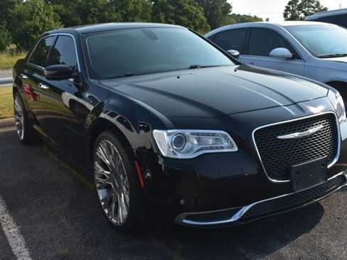 Used 2019 Chrysler 300 Touring L w/ Quick Order Package 22F RWD image 3