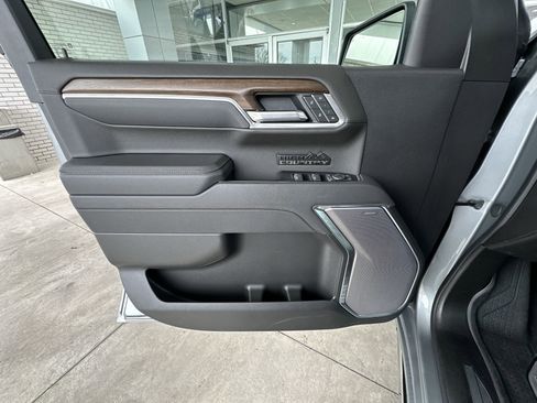 Used 2025 Chevrolet Silverado 1500 High Country AWD/4WD image 23