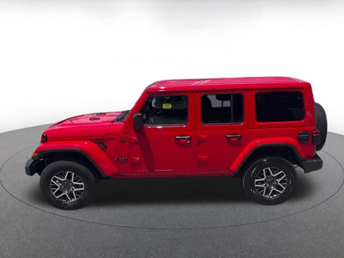 Used 2025 Jeep Wrangler Unlimited Sahara AWD/4WD image 9
