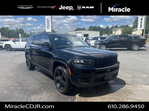 Used 2023 Jeep Grand Cherokee L Altitude AWD/4WD image 1