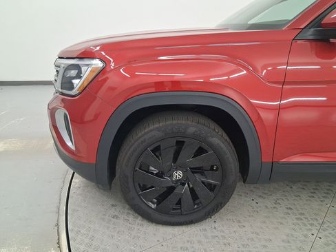 Used 2024 Volkswagen Atlas SE image 11