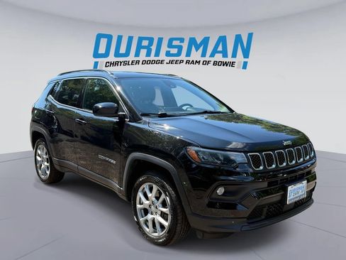 Used 2023 Jeep Compass Latitude AWD/4WD image 1