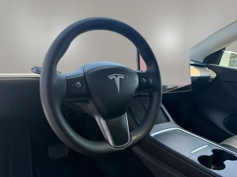 Used 2022 Tesla Model Y Long Range AWD/4WD image 10