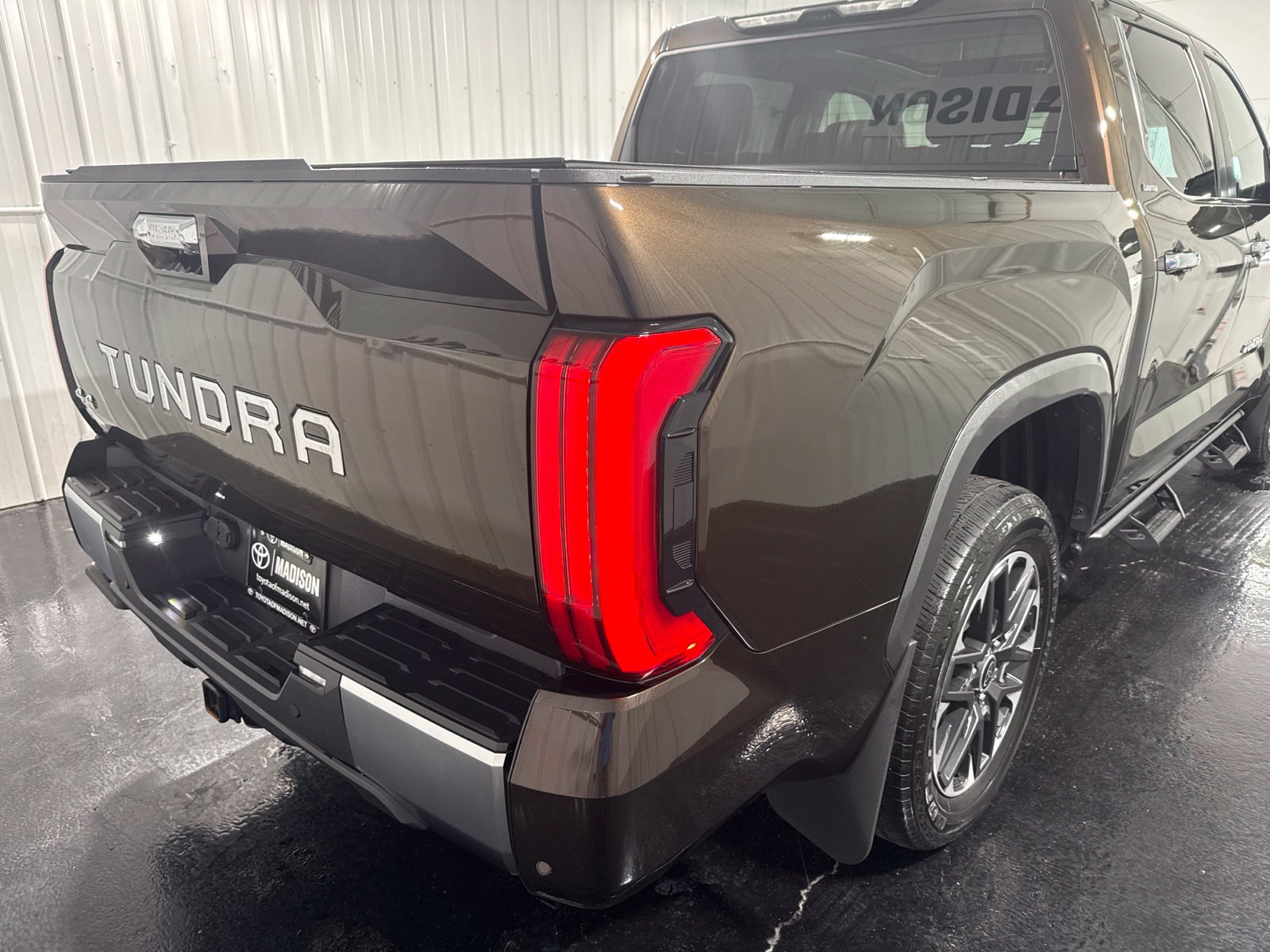 Used 2024 Toyota Tundra Limited w/ Power Package AWD/4WD image 4