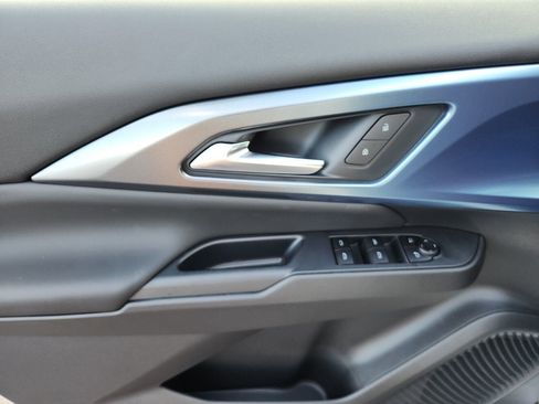 New 2026 Chevrolet Equinox EV LT image 10