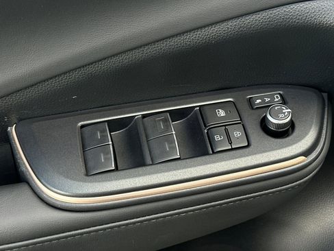 Used 2023 Toyota Crown XLE image 27