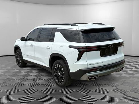 Certified 2025 Chevrolet Traverse LT w/ Sun and Wheel Package AWD/4WD image 3