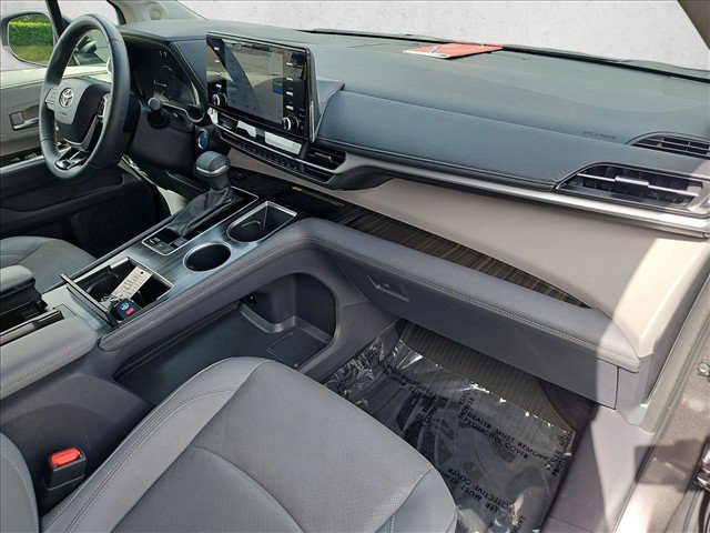 Used 2022 Toyota Sienna Limited FWD image 23