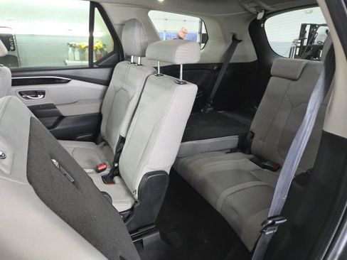 Used 2023 Honda Pilot LX image 37