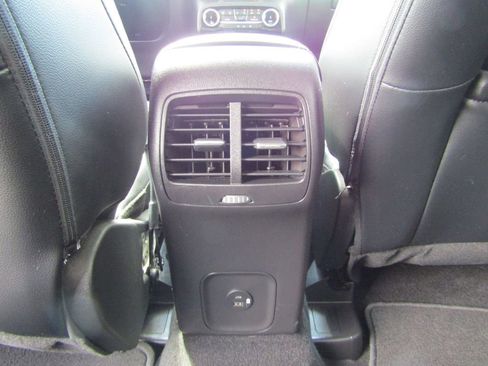 Used 2022 Ford Escape Titanium FWD image 19