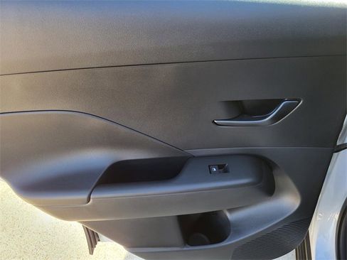 New 2026 Hyundai Kona SE image 8