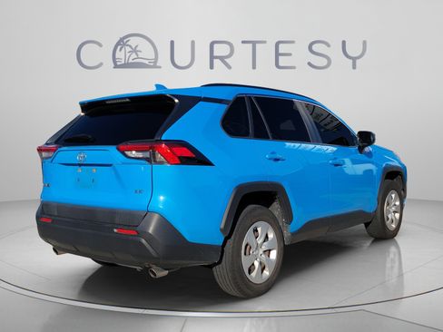 Used 2019 Toyota RAV4 LE FWD image 3