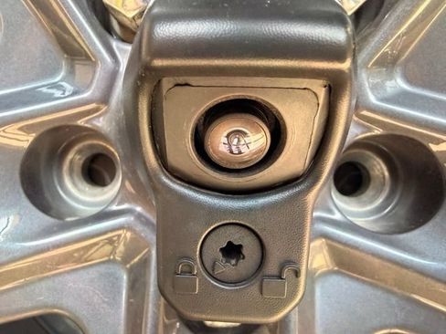 Used 2024 Jeep Wrangler Unlimited Sahara AWD/4WD image 7