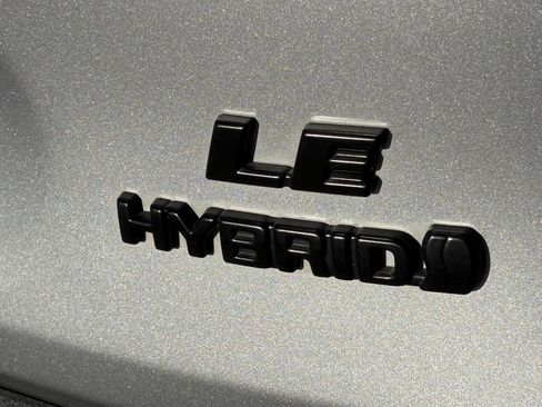 Used 2022 Toyota RAV4 LE image 10