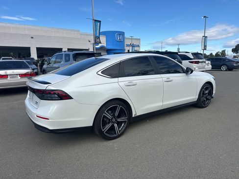 Used 2025 Honda Accord Sport image 3