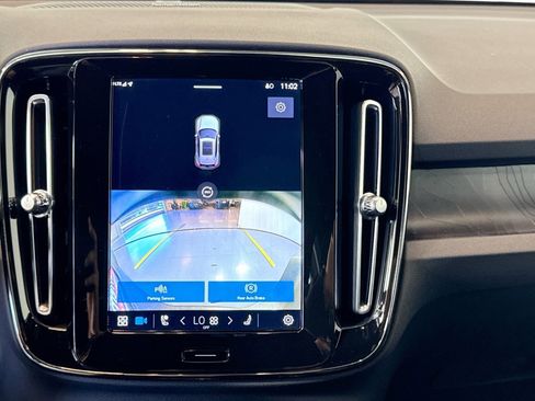 Used 2023 Volvo XC40 Recharge Ultimate image 14