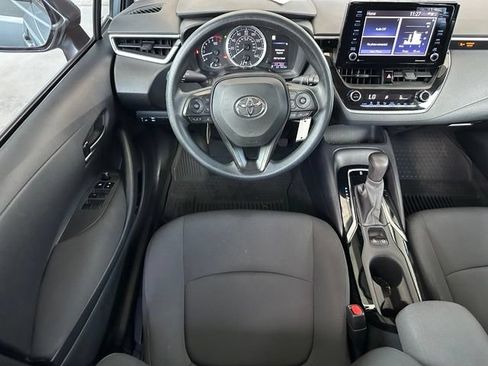 Used 2022 Toyota Corolla LE FWD image 12