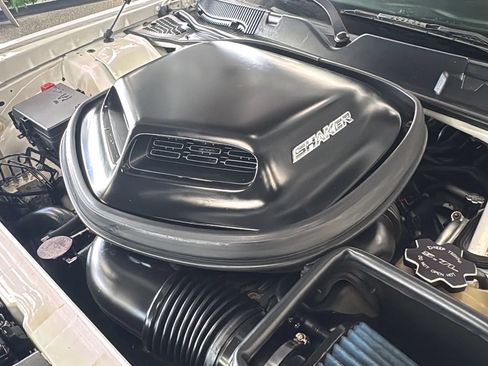 Used 2015 Dodge Challenger R/T Plus RWD image 38