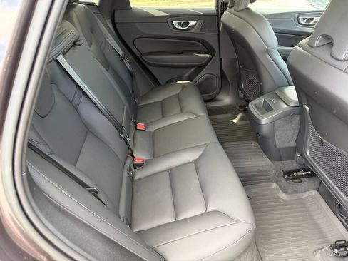 Certified 2023 Volvo XC60 B5 Plus w/ Climate Package AWD/4WD image 18