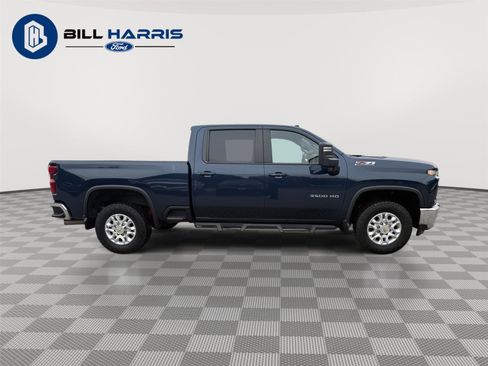 Used 2022 Chevrolet Silverado 3500 LT w/ Convenience Package AWD/4WD image 4