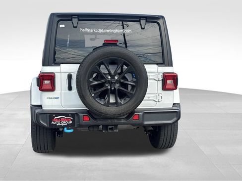 Used 2023 Jeep Wrangler Unlimited Sahara w/ Cold Weather Group AWD/4WD image 8
