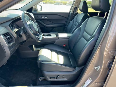Used 2024 Nissan Rogue SV w/ SV Premium Package FWD image 6