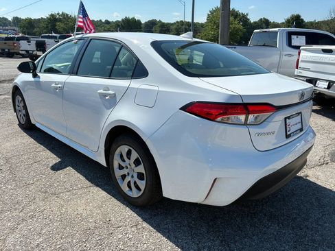Used 2023 Toyota Corolla LE FWD image 3