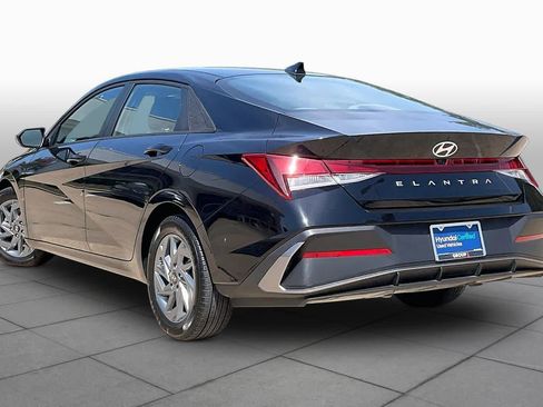 Certified 2024 Hyundai Elantra SEL FWD image 11