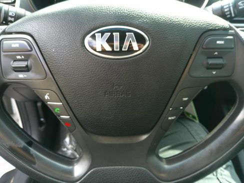 Used 2017 Kia Forte LX image 9